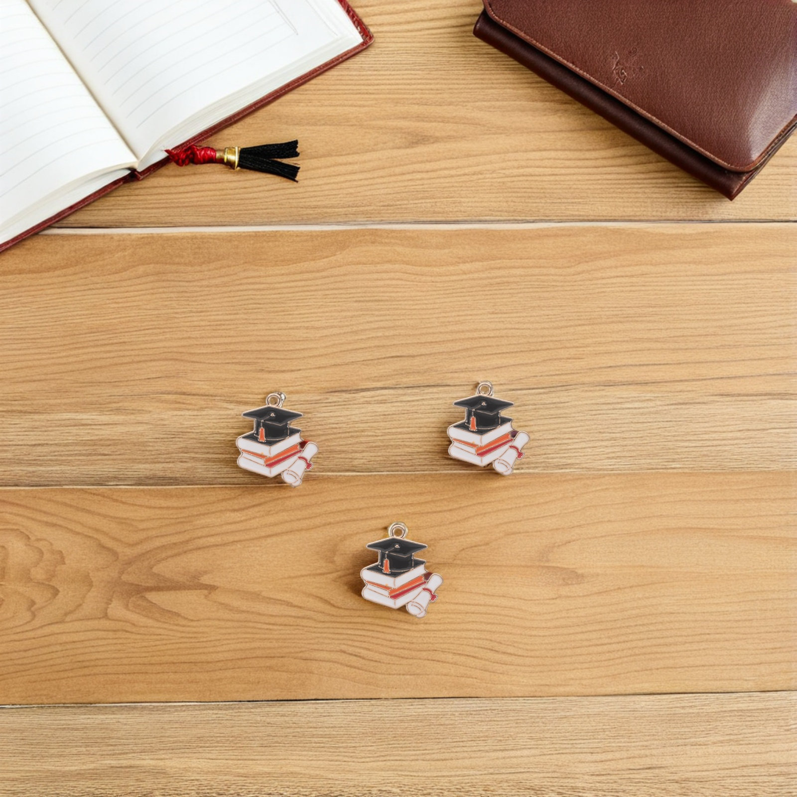 50 piezas de dijes con forma d - Jewelry Making Diploma reseña y precio